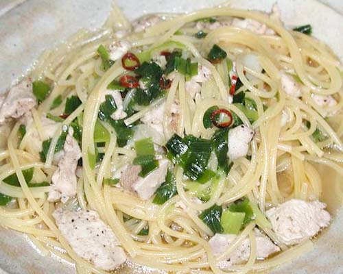 鍋1つで作る　鶏と葱のパスタ　醤油味