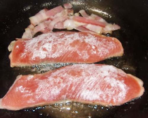 鮭とベーコンの蒸し焼き チーズ味噌味