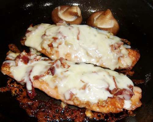 鮭とベーコンの蒸し焼き チーズ味噌味